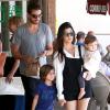 Scott Disick, Kourtney Kardashian et leurs deux enfants Mason et Penelope quittent le restaurant Label's Table Delicatessen. Woodland Hills, le 9 mars 2014.