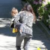 Kourtney Kardashian et sa fille Penelope à Beverly Hills, le 8 mars 2014.