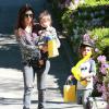 Kourtney Kardashian et ses deux enfants Mason et Penelope se rendent à une fête d'anniversaire. Beverly Hills, le 8 mars 2014.