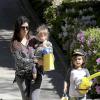 Kourtney Kardashian et ses deux enfants Mason et Penelope se rendent à une fête d'anniversaire. Beverly Hills, le 8 mars 2014.