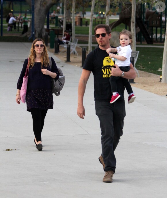 Drew Barrymore et son mari Will Kopelman avec leur fille Olive à Beverly Hills, Los Angeles, le 9 mars 2014.
