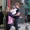 Drew Barrymore et son mari Will Kopelman se baladent avec leur fille Olive à Beverly Hills, Los Angeles, le 9 mars 2014.