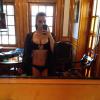 Kim Kardashian exhibe son corps dans un bikini noir sexy à Miami. Un maillot puiqué à sa petite soeur Kylie. Mars 2014