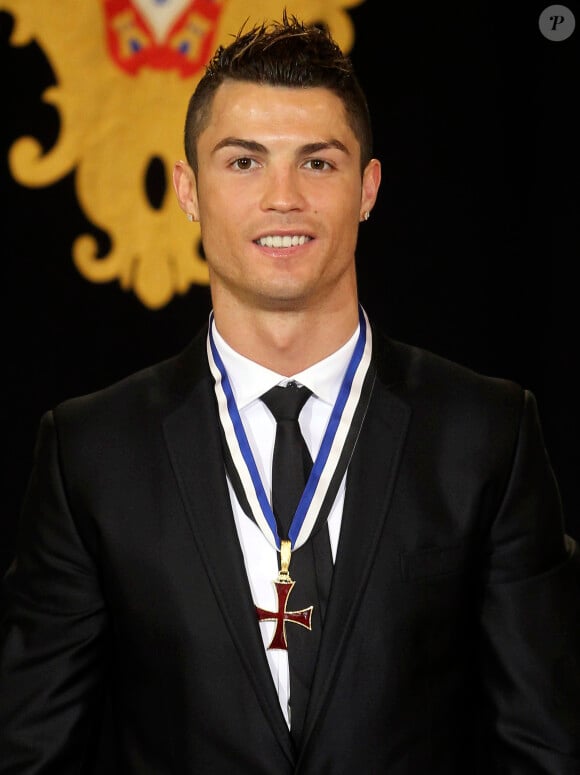 Cristiano Ronaldo fait Grand Officier de l'Ordre de l'Infante D. Henrique au Palais présidentiel de Lisbonne, le 20 janvier 2014
