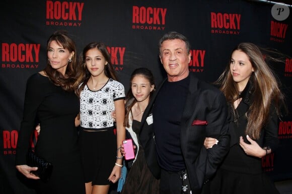 Sylvester Stallone en famille lors de la première de la comédie musicale "Rocky" à Broadway (New York), le 13 mars 2014.