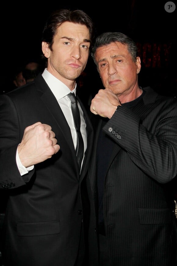 Andy Karl et Sylvester Stallone lors de la première de la comédie musicale "Rocky" à Broadway (New York), le 13 mars 2014.