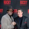 Wesley Snipes et Sylvester Stallone lors de la première de la comédie musicale "Rocky" à Broadway (New York), le 13 mars 2014.