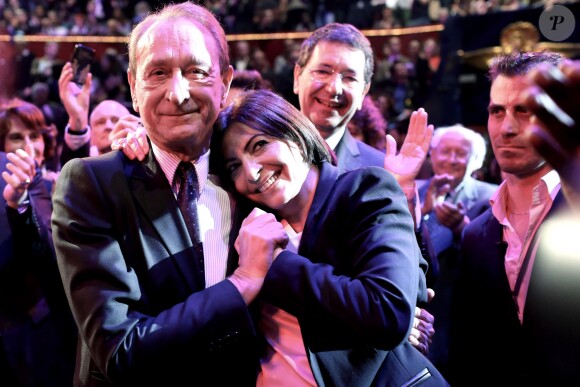 Bertrand Delanoë et Anne Hidalgo lors de son meeting de fin de campagne à Paris le 13 mars 2014 à dix jours des municipales.