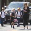 Exclusif - Julia Roberts est allée chercher ses trois enfants Phinnaeus, Henry et Hazel à l'école, Los Angeles le 7 mars 2014.