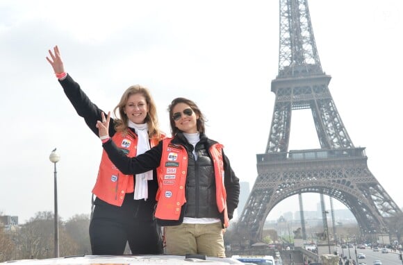 Maud Garnier et Laetitia Bléger au départ de la 24ème édition du Rallye Aïcha des Gazelles du Maroc au Trocadéro à Paris, le 15 mars 2014.