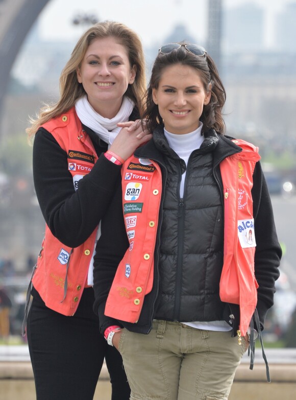 Maud Garnier et Laetitia Bléger lors du départ de la 24ème édition du Rallye Aïcha des Gazelles du Maroc au Trocadéro à Paris, le 15 mars 2014.
