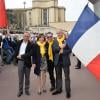 Chakib Ben Moussa (ambassadeur du Maroc en France), Danièle Evenou, Jean-Marc Généreux et Philippe Wahl (président du groupe La Poste) lors du départ de la 24ème édition du Rallye Aïcha des Gazelles du Maroc au Trocadéro à Paris, le 15 mars 2014.