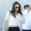 Kendall Jenner dans un look au top et sa soeur Kim font du shopping et vont déjeuner à Beverly Hills le 15 mars 2014.