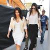 Kim Kardashian et sa soeur Kendall Jenner font du shopping et vont déjeuner à Beverly Hills le 15 mars 2014.