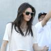 Kim Kardashian et sa soeur Kendall Jenner font du shopping et vont déjeuner à Beverly Hills le 15 mars 2014.