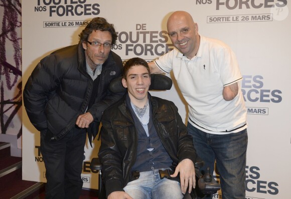 Nils Tavernier, Fabien Héraud, et Philippe Croizon lors de l'avant-première du film "De Toutes Nos Forces" au Gaumont Opéra à Paris, le 17 mars 2014
