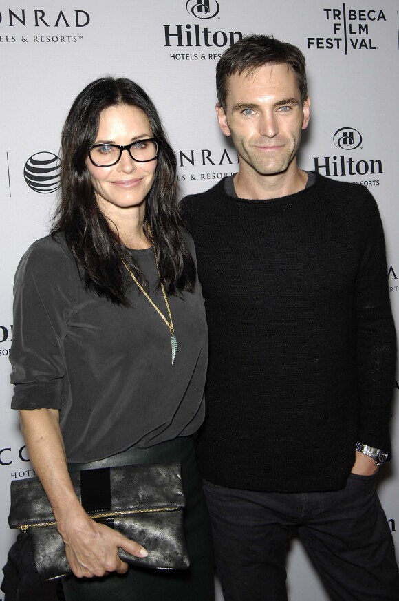 Courteney Cox et son petit ami Johnny McDaid lors d'une soirée-cocktail en l'honneur du Festival du Film de Tribeca à Beverly Hills, le 17 mars 2014.