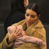 Kim Kardashian et sa fille North à New York, le 25 février 2014.