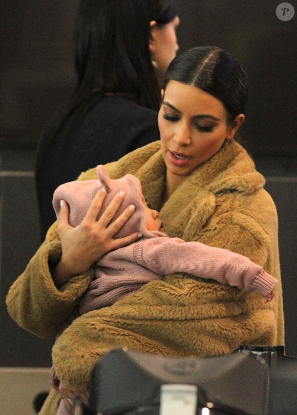 Kim Kardashian et sa fille North à New York, le 25 février 2014.