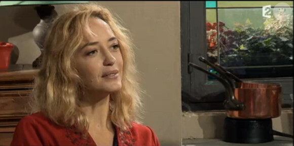La comédienne Hélène de Fougerolles dans La Parenthèse inattendue sur France 2, le 19 mars 2014