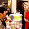 La reine Maxima des Pays-Bas rencontrait le 7 mars 2014, avec la Première dame du Pérou Nadine Heredia, des femmes entrepreneuses lors de sa visite à Lima, le 7 mars 2014.