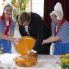 Le roi Willem-Alexander des Pays-Bas célébrait le 6 mars 2014 la réouverture du musée du fromage à Alkmaar.