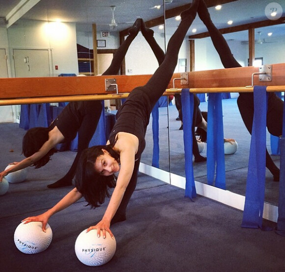 Pour Hilaria Baldwin, le yoga, c'est en toutes circonstances. Ici le 18 mars 2014.