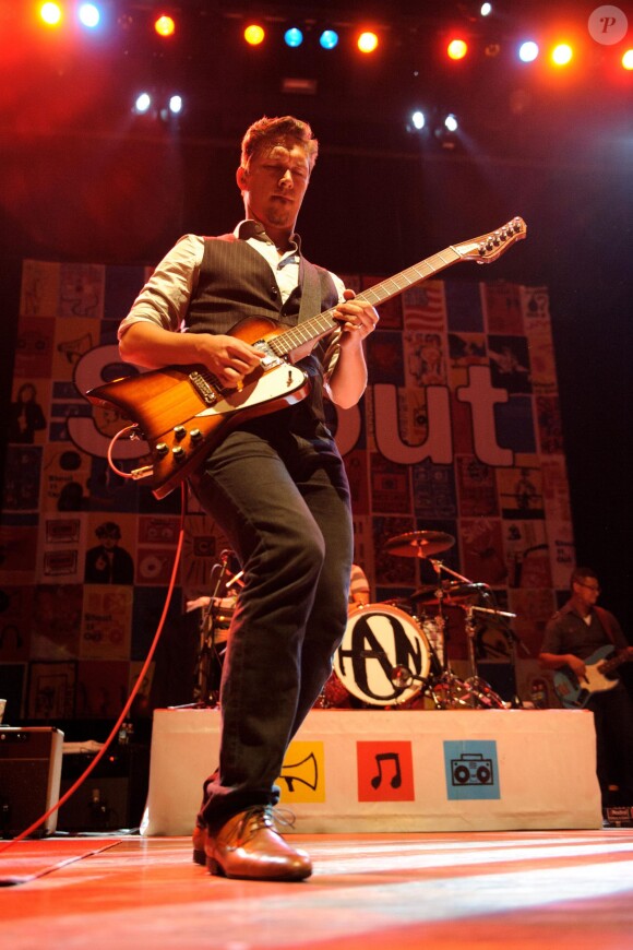 Isaac Hanson lors d'un concert des Hanson à St Louis en 2010