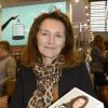 Cécilia Attias dédicace son livre, "Une envie de vérité", à la 34e édition du Salon du livre, Porte de Versailles à Paris le 23 mars 2014.