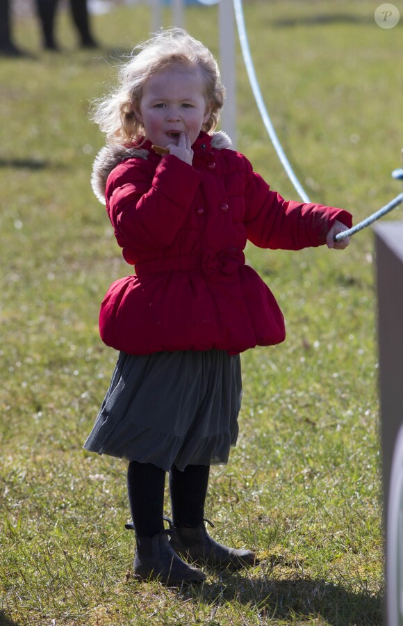 Savannah Phillips, 3 ans, fille de Peter et Autumn Phillips, lors de la compétition hippique Land Rover Horse Trials à Gatcombe le 23 mars 2014