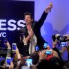 Robin Thicke donne un concert lors de la soirée d'inauguration de la boutique EXPRESS Times Square à New York le 25 mars 2014