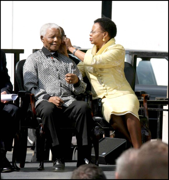 Nelson Mandela et son épouse Graça Machel à Londres, le 29 août 2007. 