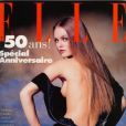 La jeune Vanessa Paradis réalise deux couvertures différentes pour le cinquantième anniversaire du magazine Elle. 20 novembre 1995.