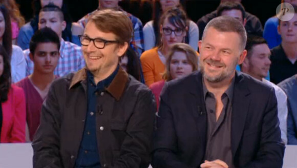 Lorànt Deutsch et Eric Naulleau sur le plateau du Grand Journal, sur Canal+, le jeudi 27 mars 2014.