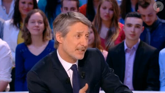 Antoine de Caunes sur le plateau du Grand Journal, sur Canal+, le jeudi 27 mars 2014.