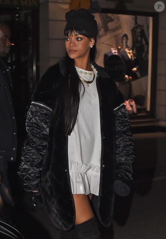 Ce jeudi 27 mars, Rihanna a dîné au restaurant Novikov et poursuivi sa soirée au Tramp, en compagnie du rappeur Drake. Londres, le 27 mars 2014.