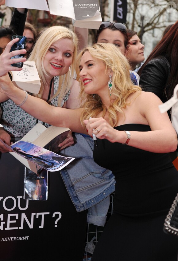 Kate Winslet dans une robe Jenny Packham lors de l'avant-première du film "Divergente" à Londres, le 30 mars 2014