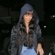 Rihanna, la poitrine couverte par ses cheveux, quitte le restaurant Giorgio Baldi à Santa Monica. Le 29 mars 2014.