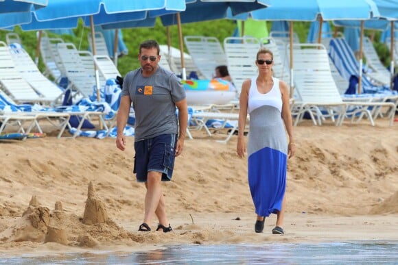 Steve Carell avec sa femme Nancy et leurs deux enfants John et Elisabeth à Maui, Hawaï, le 30 mars 2014.