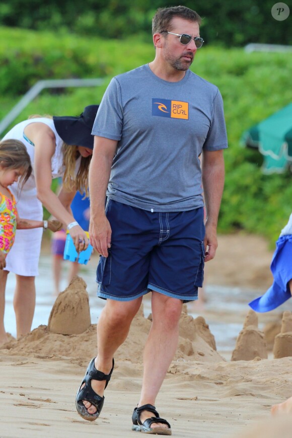 Steve Carell détendu pour quelques vacances avec sa femme Nancy et leurs enfants John et Elisabeth à Maui, Hawaï, le 30 mars 2014.