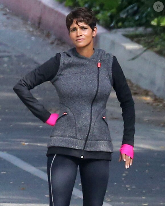 Halle Berry sur le tournage de "Extant" à Pasadena, le 20 mars 2014.