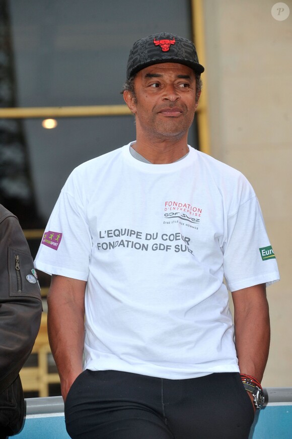 Yannick Noah lors du départ de la 28e Course Du Coeur pour soutenir le don d'organes au Trocadéro à Paris, le 2 avril 2014