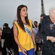  Marine Lorphelin (Miss France 2013) lors du d&eacute;part de la 28e Course Du Coeur pour soutenir le don d'organes au Trocad&eacute;ro &agrave; Paris, le 2 avril 2014 