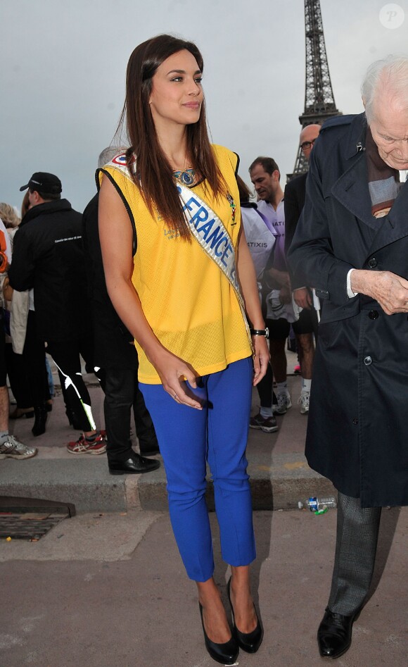 Marine Lorphelin (Miss France 2013) lors du départ de la 28e Course Du Coeur pour soutenir le don d'organes au Trocadéro à Paris, le 2 avril 2014