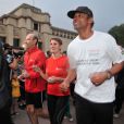  Yannick Noah lors du d&eacute;part de la 28e Course Du Coeur pour soutenir le don d'organes au Trocad&eacute;ro &agrave; Paris, le 2 avril 2014 