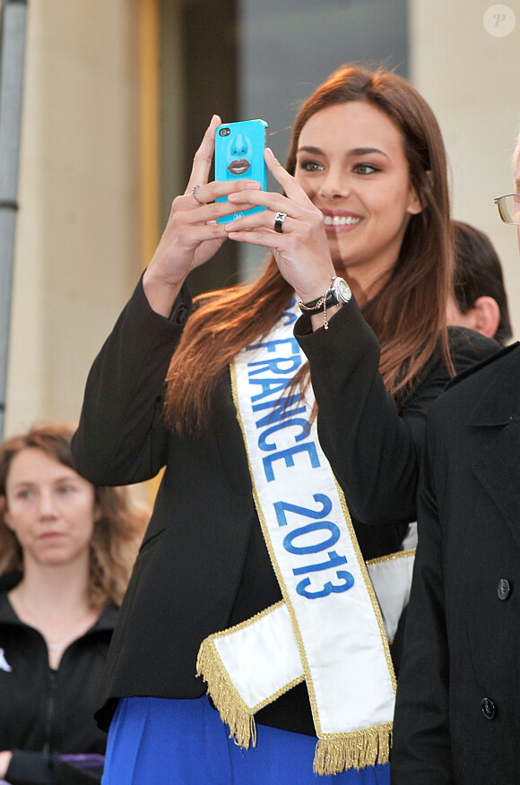 Marine Lorphelin (Miss France 2013) lors du départ de la 28e Course Du Coeur pour soutenir le don d'organes au Trocadéro à Paris, le 2 avril 2014