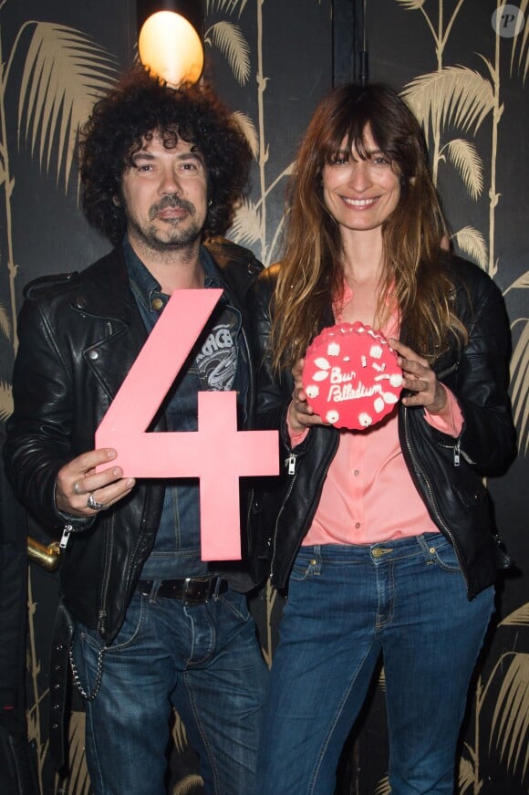 Yarol Poupaud et sa compagne Caroline de Maigret lors de la soirée d'anniversaire des 4 ans du Bus Palladium, à Paris le 3 avril 2014.