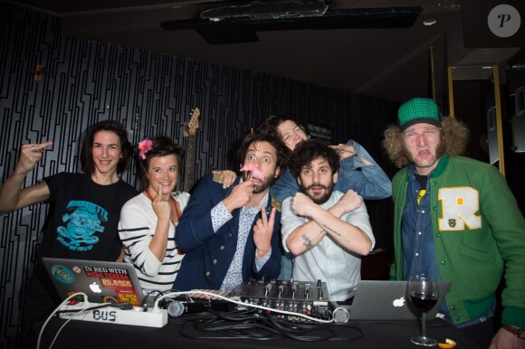 Les artistes de la comédie musicale "Airnadette" lors de la soirée d'anniversaire des 4 ans du Bus Palladium, à Paris le 3 avril 2014.