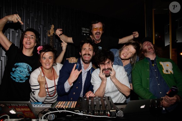 Les membres de la comédie musicale Airnadette lors de la soirée d'anniversaire des 4 ans du Bus Palladium, à Paris le 3 avril 2014.