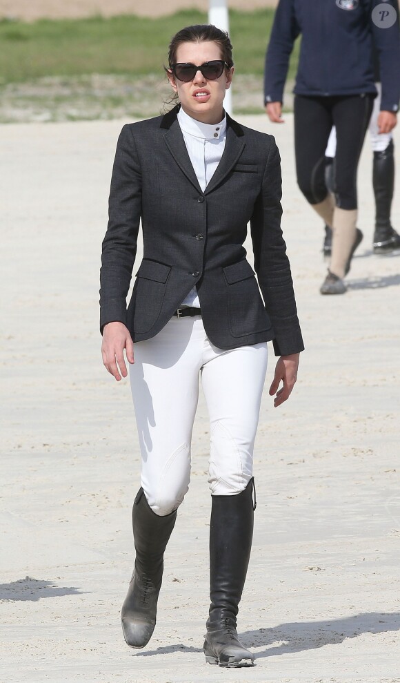 L'ambassadrice Gucci ne manque jamais de style ! Charlotte Casiraghi au jumping international de Cagnes-sur-mer, le GPA Jump Festival, le 5 avril 2014.